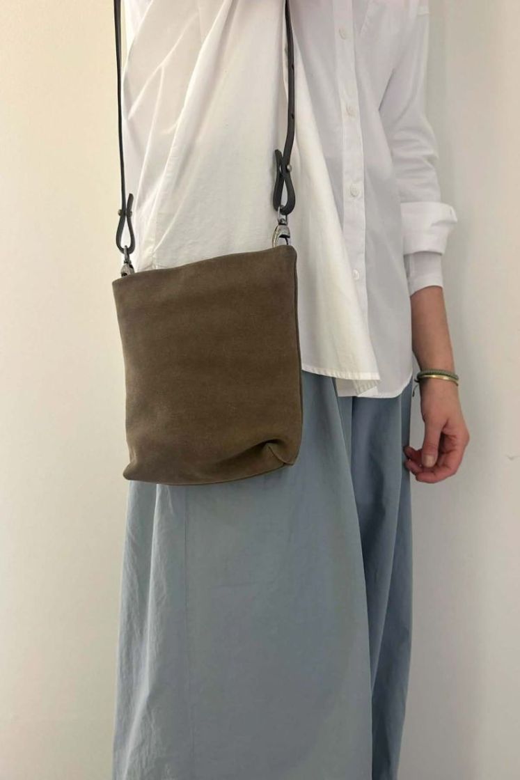 All Ways Strapped Bag Bruin